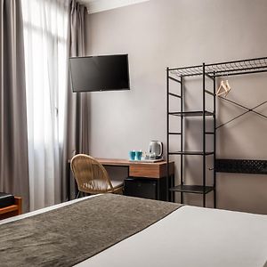 Zimmer mit Kingsize-Bett
